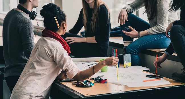 Öğrenciye-Kredi-Kartı-Veren-En-İyi-Bankalar-Listesi