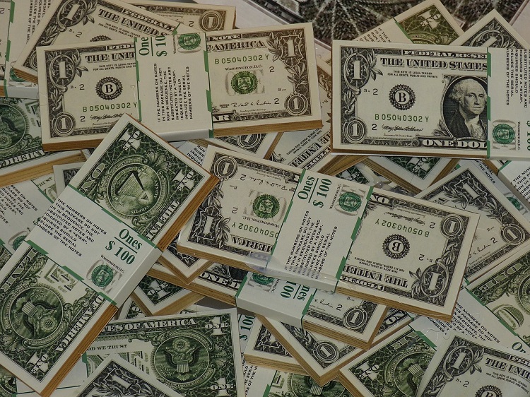dolar-banknotlari